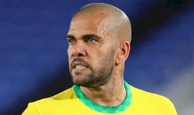 Ex-Seleção, Daniel Alves é condenado a 4 anos e meio por estupro