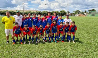 Jogadores de Campinápolis participam de torneio esportivo em Querência