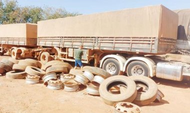 Polícia recupera semirreboque roubado com 40 toneladas de milho de pipoca