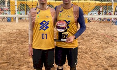 Dupla de Campinápolis vencem torneio de vôlei de praia em Nova Xavantina
