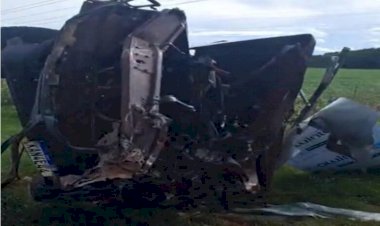 Jovem morre ao invadir pista contrária e bater caminhonete em caminhão