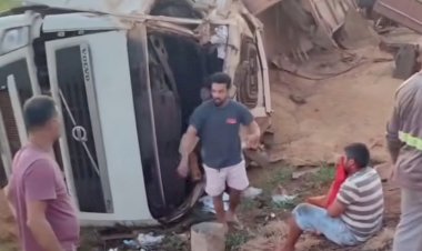 Motorista escapa ileso após carreta tombar na BR-158 próximo a Nova Xavantina