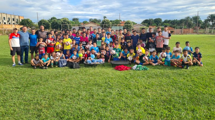 Prefeitura de Campinápolis entrega kits esportivos ao Projeto Segundo Tempo