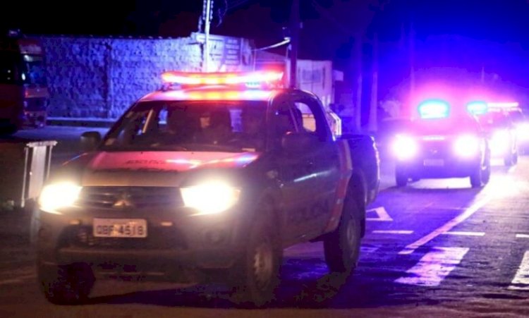 Homem é preso pela PM após esfaquear e morder ex-namorada em casa de amiga