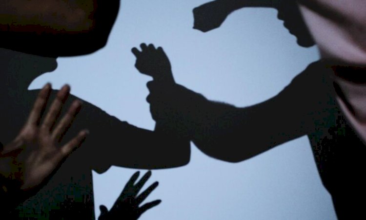 Mulher tem pedaço dos dedos mutilados após ser mordida em tentativa de estupro