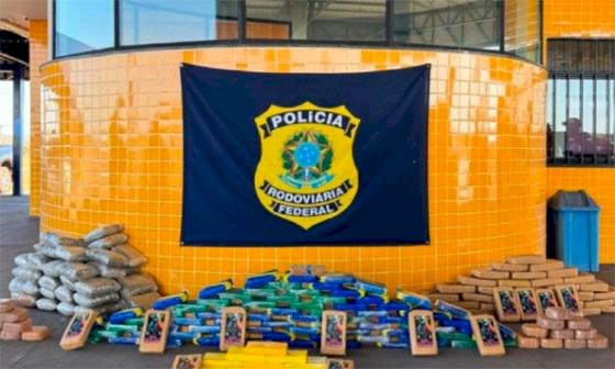 Caminhoneiro é preso com mais de 200 kg de drogas em carga de madeira em General Carneiro