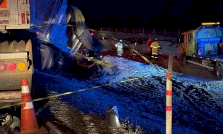 Ônibus de viagem bate em carreta e 11 morrem em rodovia de MT – Vídeo
