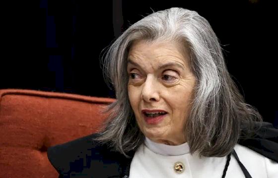 Cármen Lúcia forma maioria pela condenação de Bolsonaro e aliados