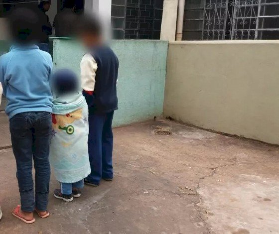 Polícia resgata crianças de 4, 6 e 11 anos deixadas sozinhas pela mãe em Confresa