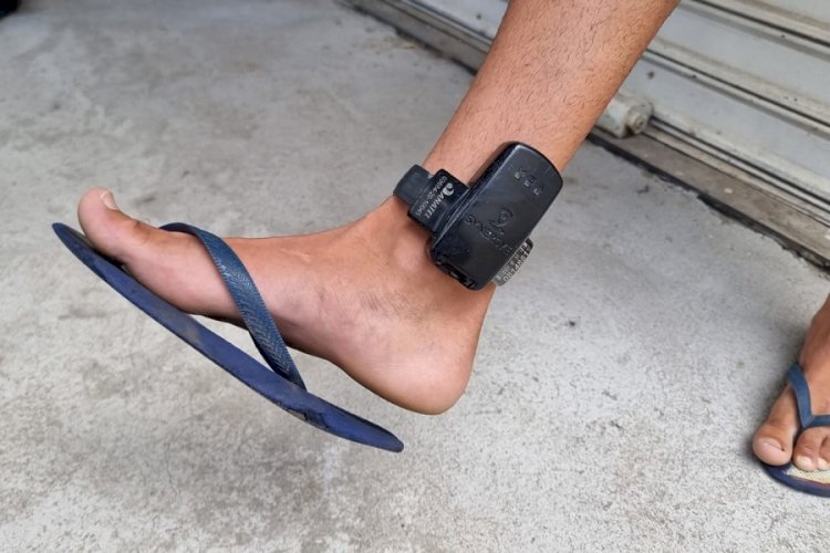 Homem com tornozeleira é detido após ameaçar proprietários de bar e desacatar policiais em Canarana