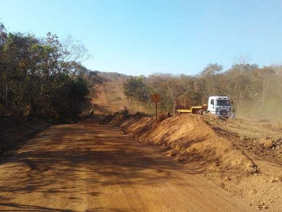 Prefeitura de Novo São Joaquim realiza melhorias em trecho da MT-448