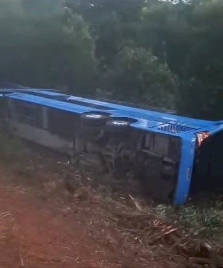 Ônibus tomba na BR-158 e deixa 2 mortos e 6 feridos entre Barra do Garças e Nova Xavantina