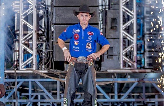Peão de MT morre pisoteado por touro durante rodeio em SP