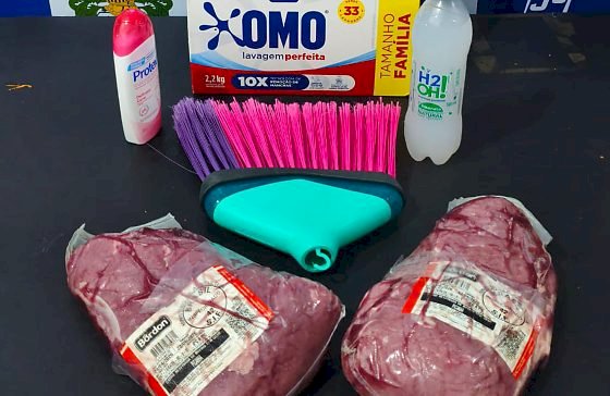 Picanhas, vassoura e sabonete íntimo: homem é preso tentando furtar supermercado em Barra do Garças